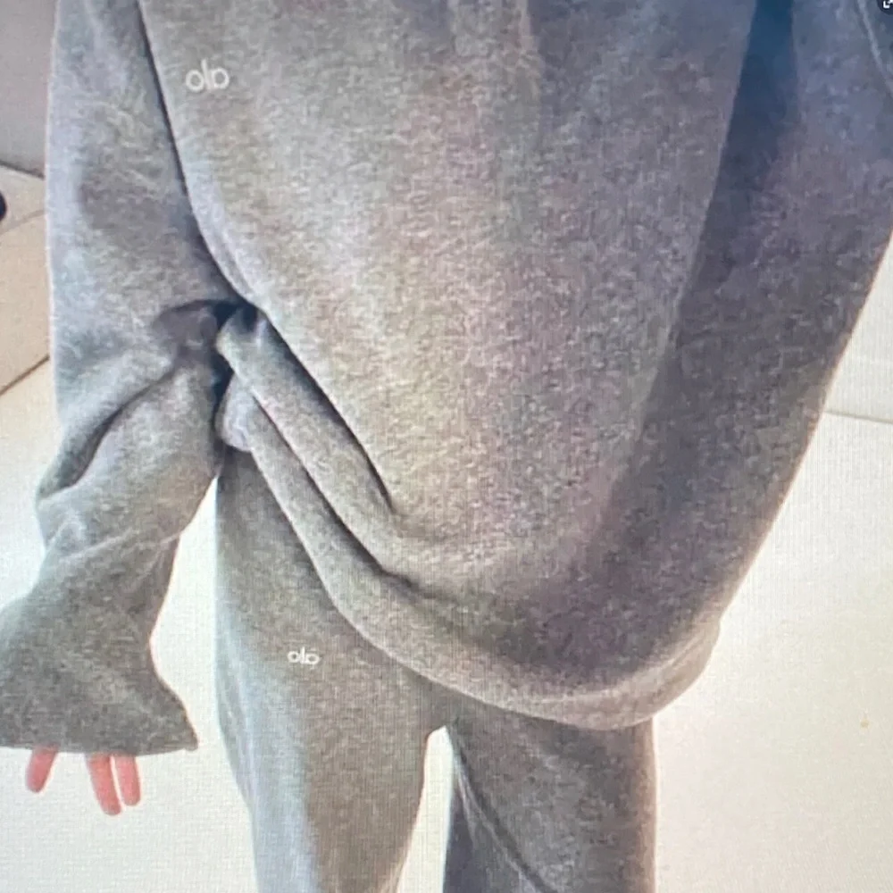 ALO Yoga Light Gray Ribbed Pullover Sweater